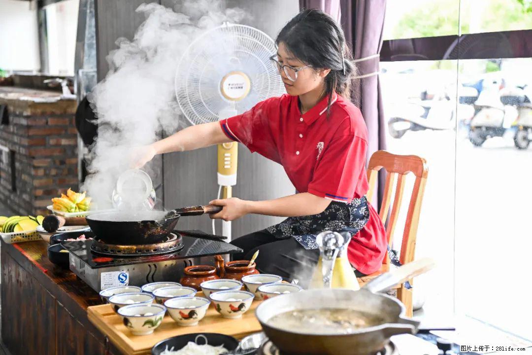 全网追的“扁担女孩”，找了一份暑假工，时薪12元 - 宣城生活资讯 - 宣城28生活网 xuancheng.28life.com
